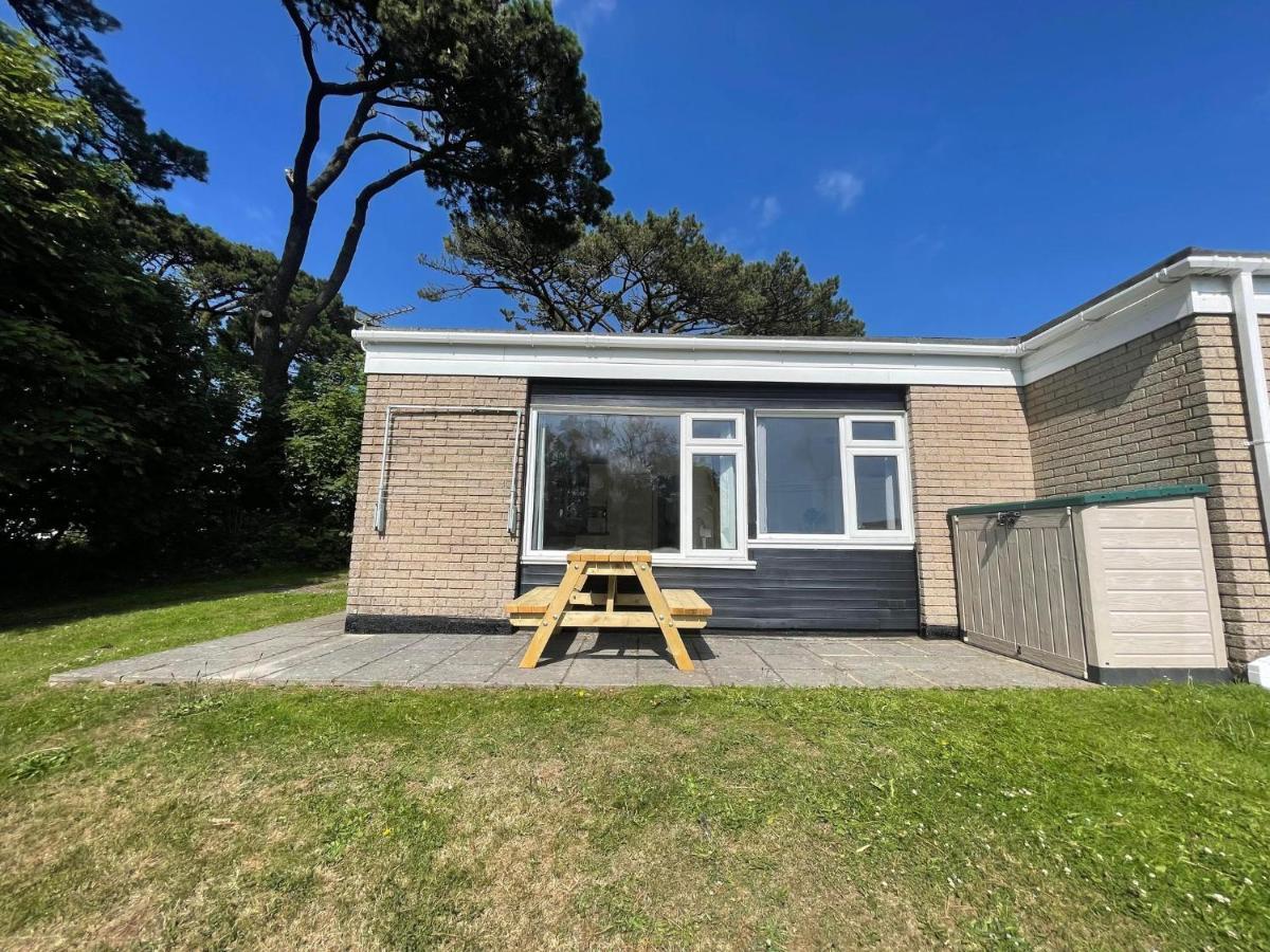 2 Bedroom Holiday Chalet Near Bude Kilkhampton Экстерьер фото